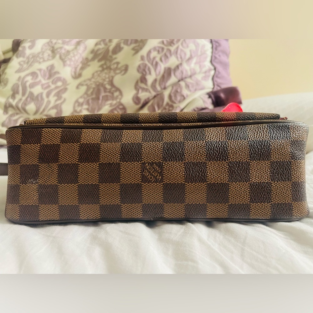 LOUIS VUITTON
Damier Ebene Canvas Ravello GM Bag - Picture 4 of 7